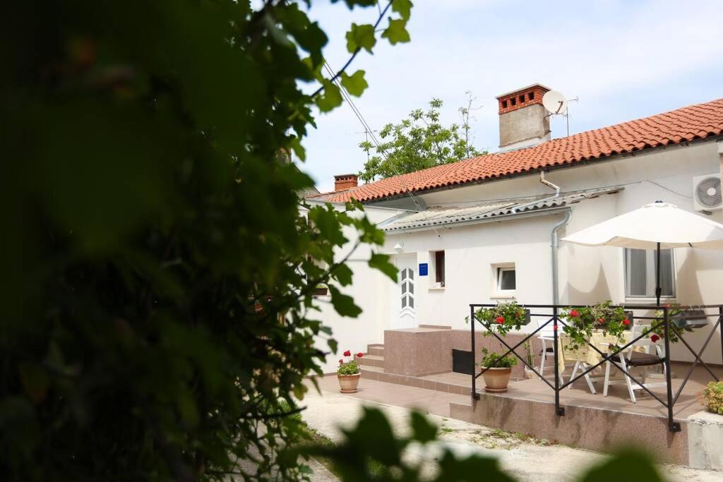 Charming Apartment In Town Center Pula Zewnętrze zdjęcie