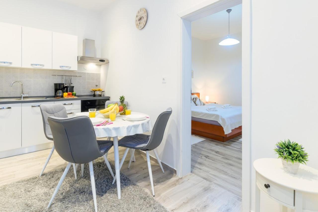 Charming Apartment In Town Center Pula Zewnętrze zdjęcie
